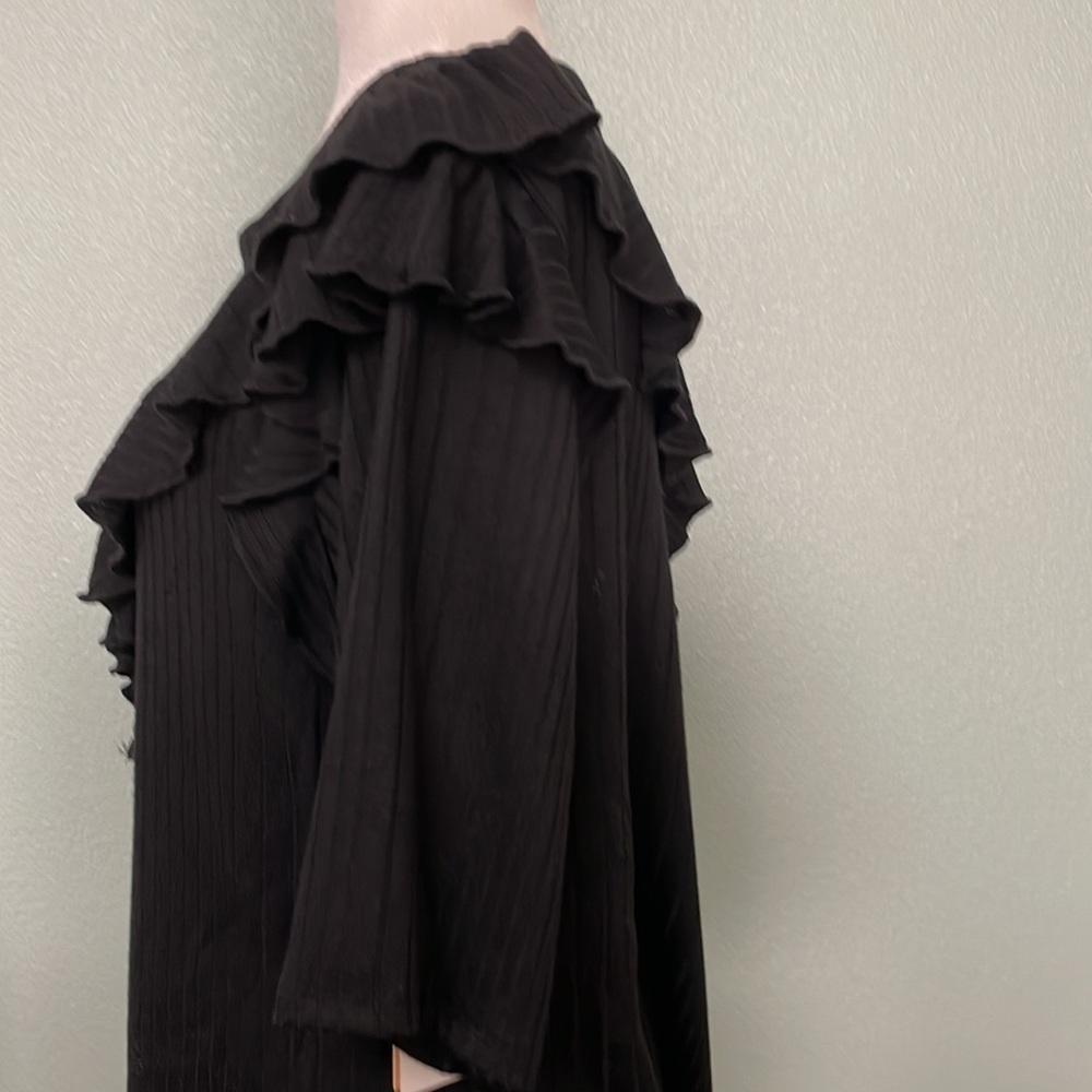 Riley & Rae Black Ruffled Ribbed Top - Picture 6 of 9